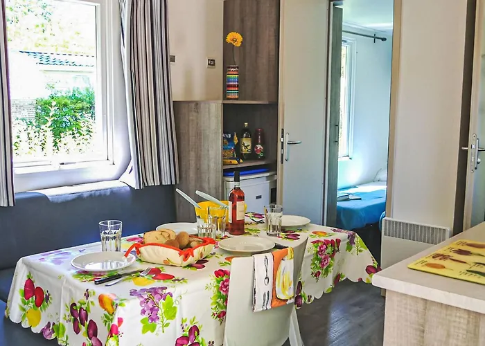 度假居 Duca Amedeo Village By Interhome